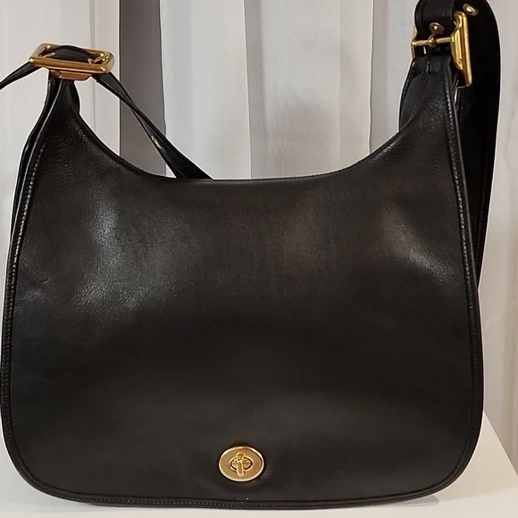 Vintage Coach Legacy Crescent #9718 - Picture 5 of 17